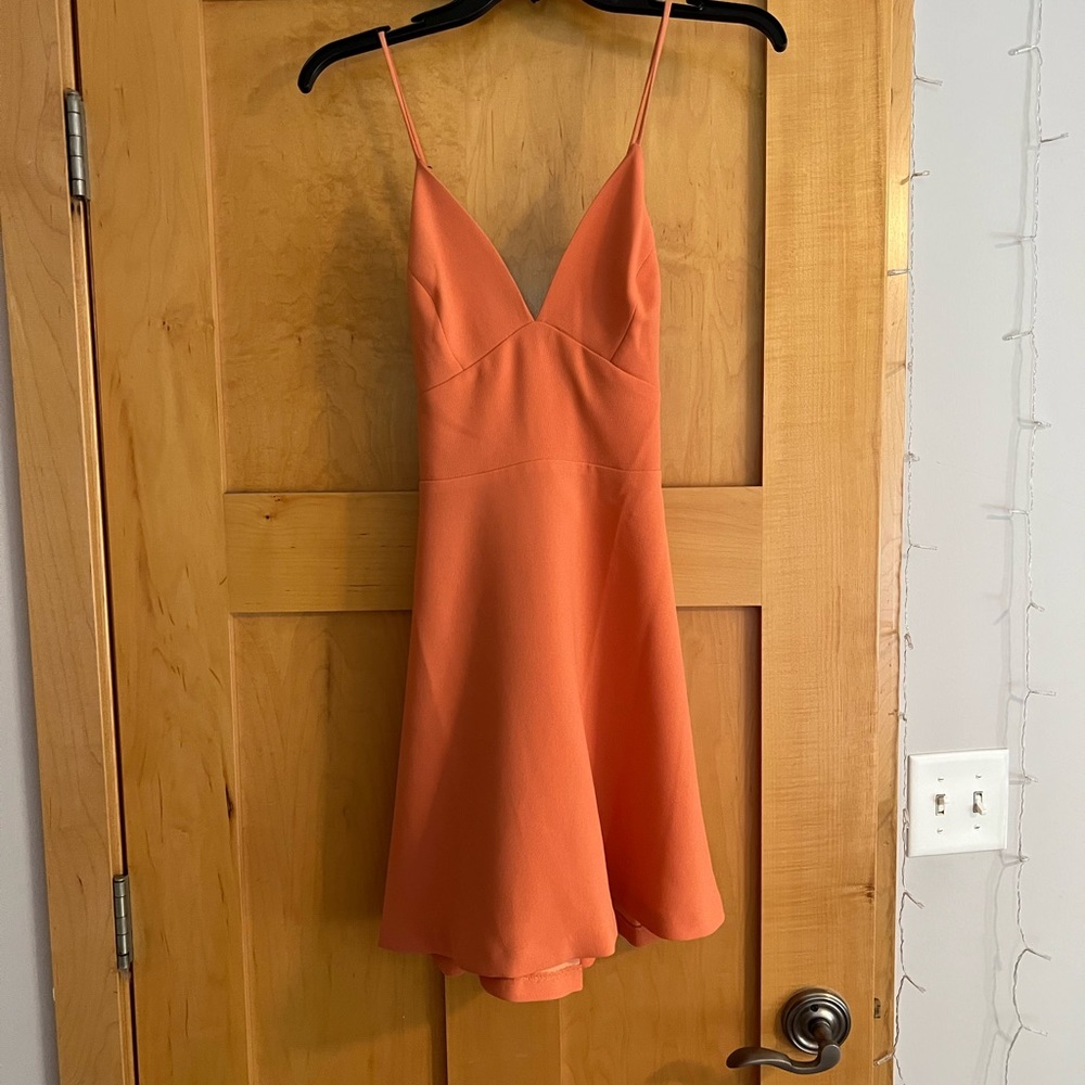 Flattering peach dress! Size 6